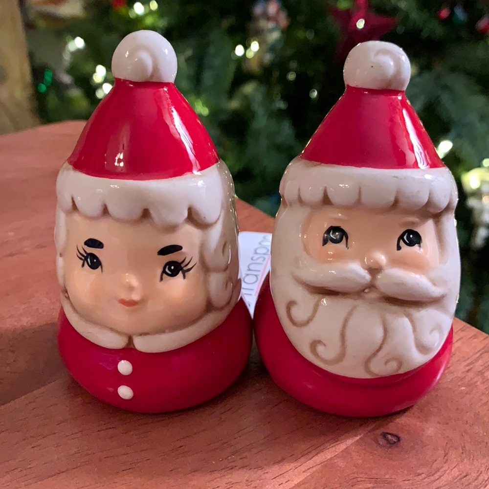 Johanna Parker Mr. and Mrs. Claus salt & pepper shaker set NWT Santa Claus